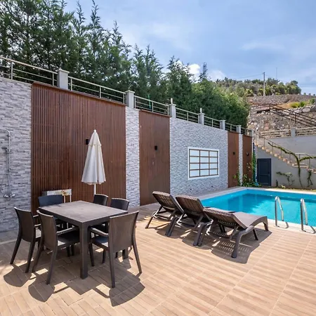 Villa La Fairy Villas & Bungalows *